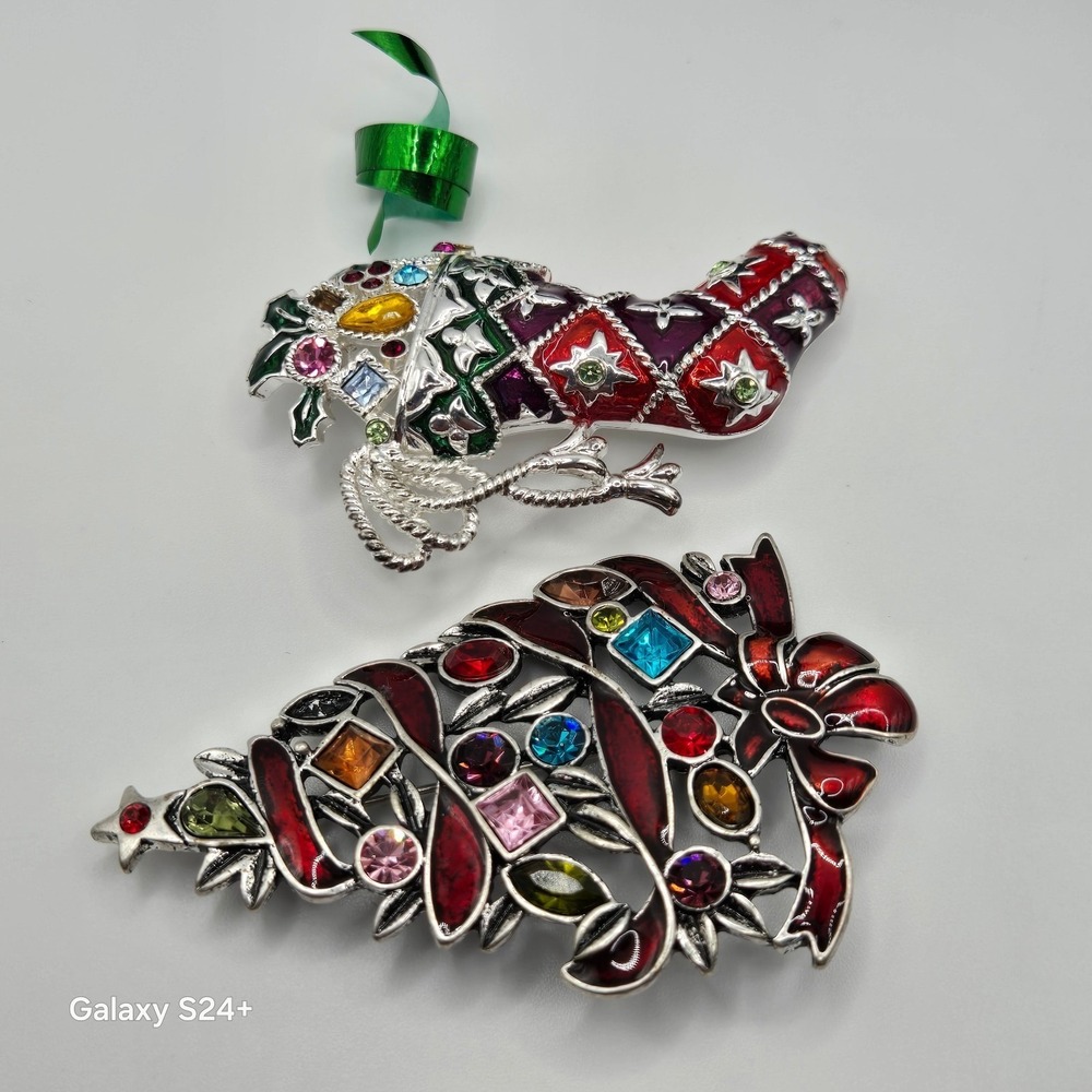 Premier Designs 2PC Red/Green SilverTone Brooch Set Christmas Tree Stocking Pins - Picture 3 of 11